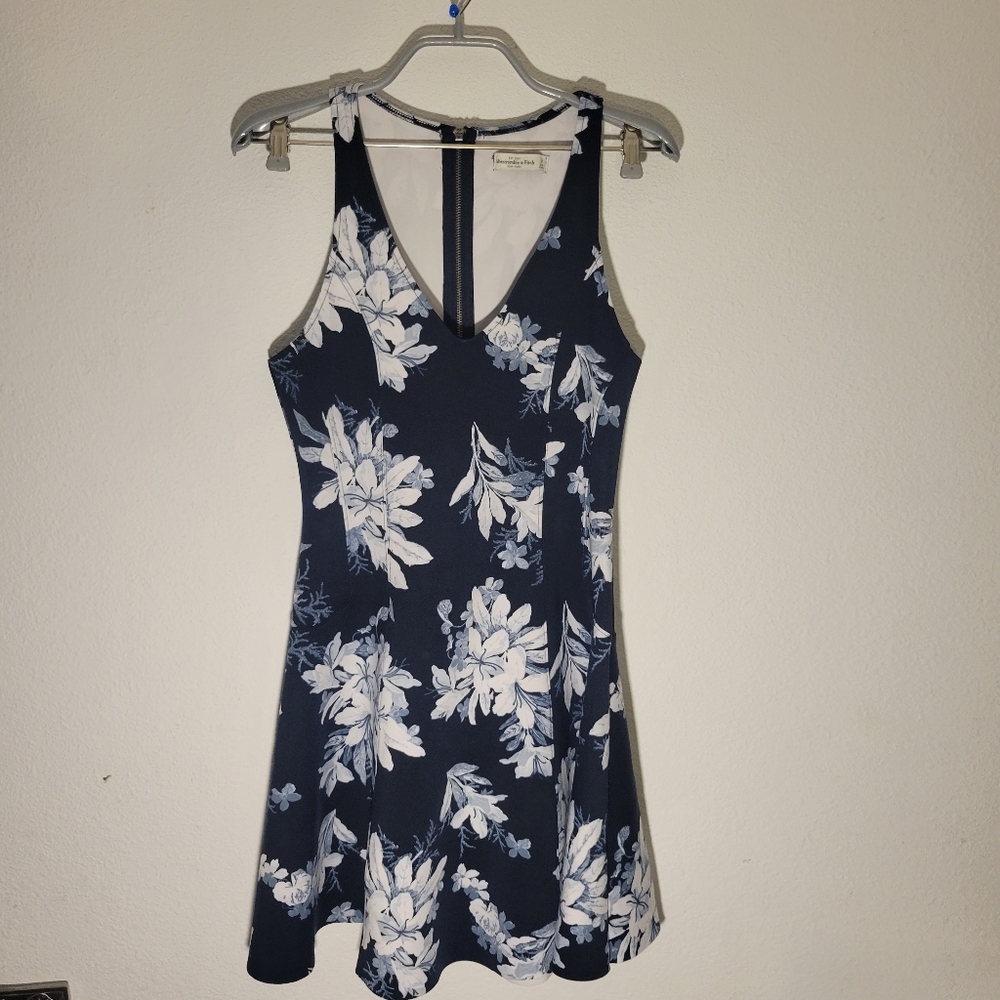 ⚫️ Abercrombie & Fitch Blue floral dress